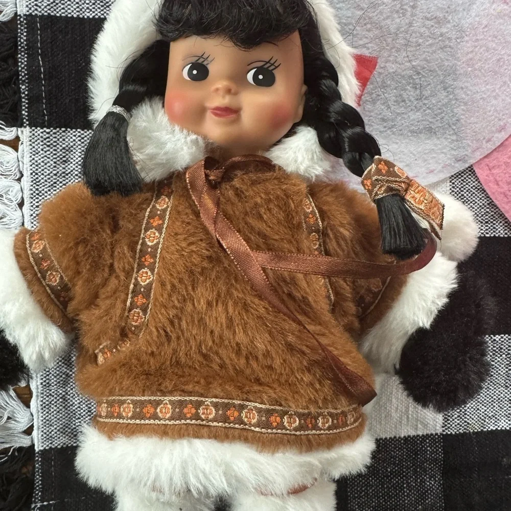 Brown and White Action Figure with Distinctive Features - Picture 5 of 7